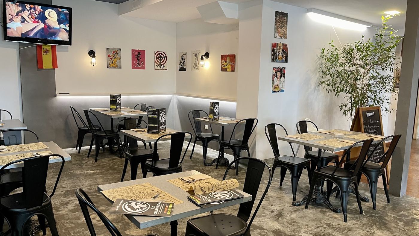 Espacio del restaurante Cafe Burguer La Quimera